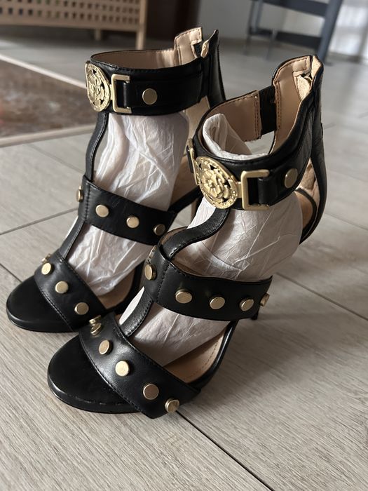 Vand sandale Guess