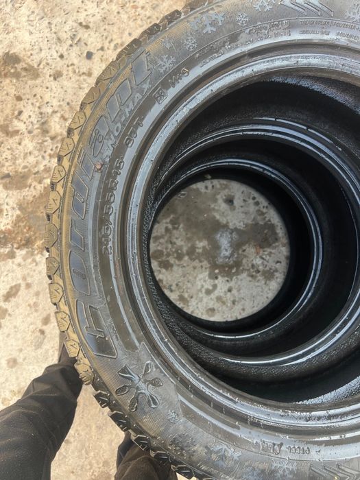 Шина R16 шиповый