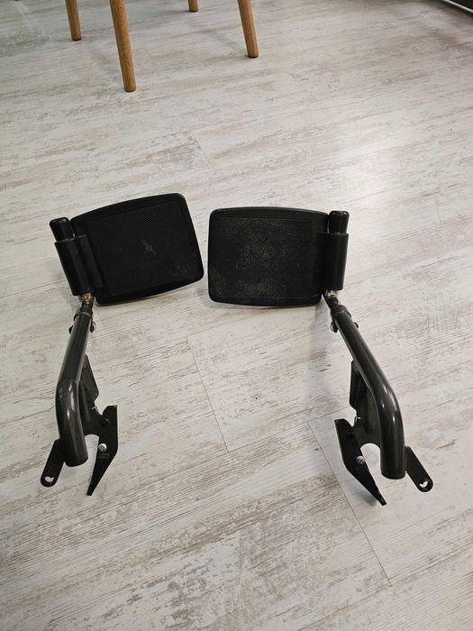 Инвалидна количка с тоалетна чиния