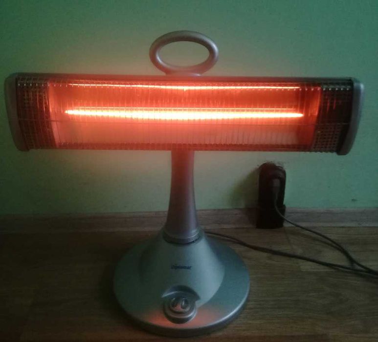 Карбонова Печка с Въртящо се Отопление и Основа DIPLOMAT DPL C 8009