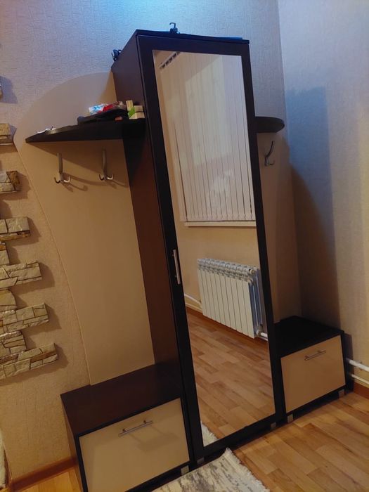 Киімге арналған шкаф айнасымен