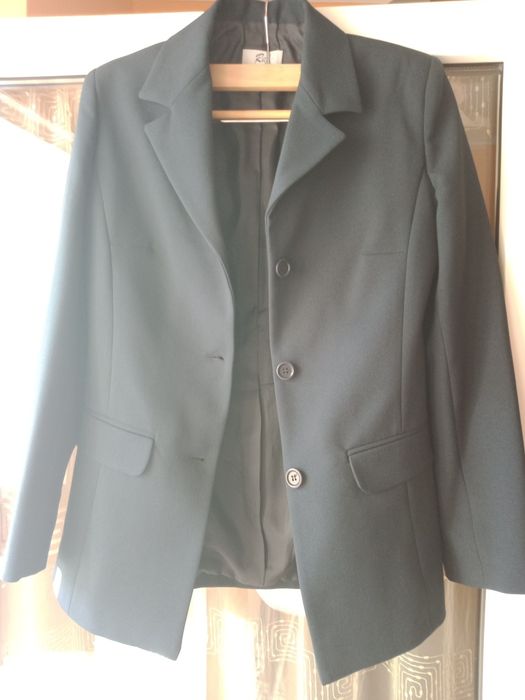 Costum elegant, nou, impecabil, sacou și pantaloni talia 40.