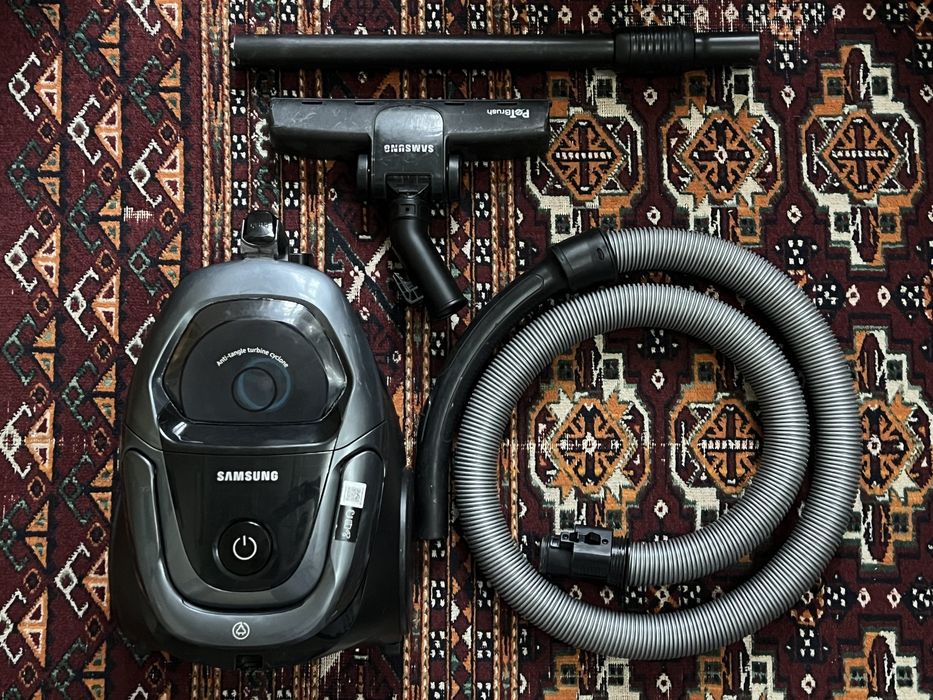 Пылесос Samsung SC18M31C5HG