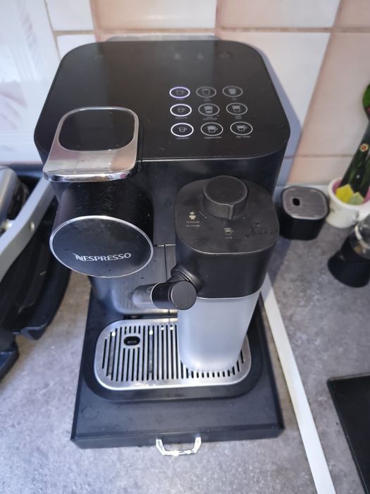 Vând expresor Nespresso