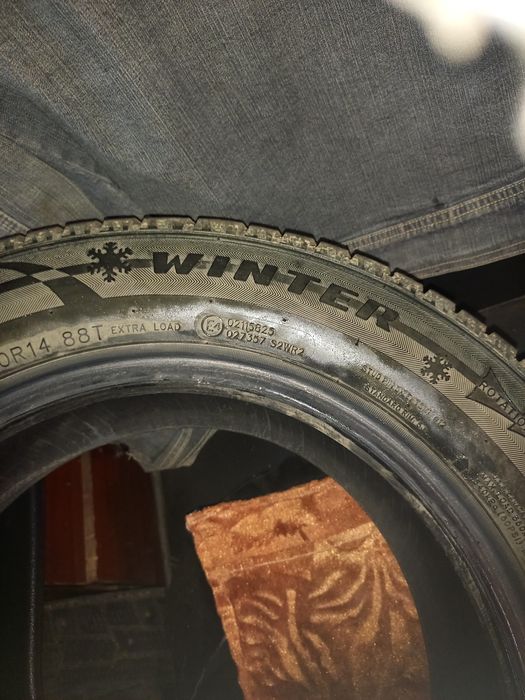 Продам комплект зимних покрышек.