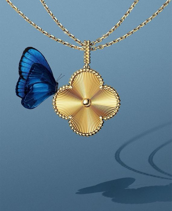 Позлатени колиета Magic Alhambra by Van Cleef & Arpels