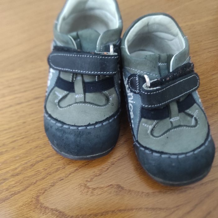 Детскую обувь для первых шагов
