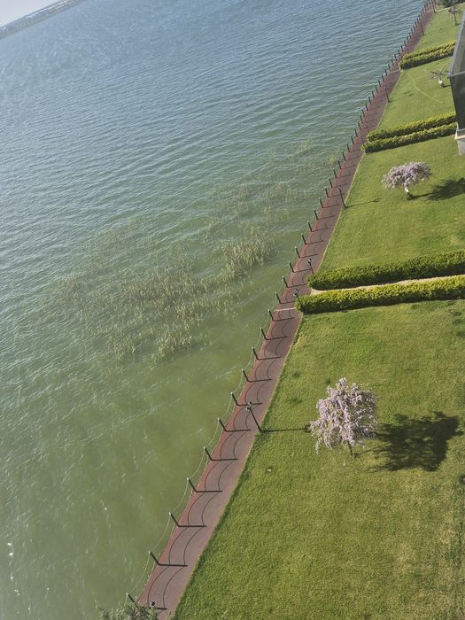 Apartment de inchiriat pe termen lung / zona Butoaie, vedere bilaterală lac / mare