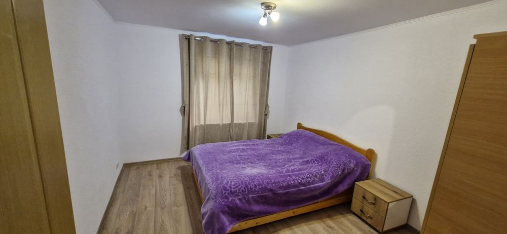 Apartament la curte/Chirie pe termen lung / Zamora/