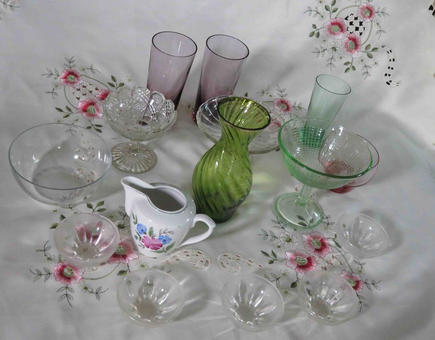 Вазочки для сладостей и кухонная утварь