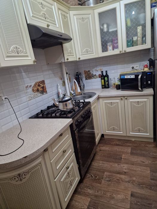 Продам кухонный гарнитур б/у