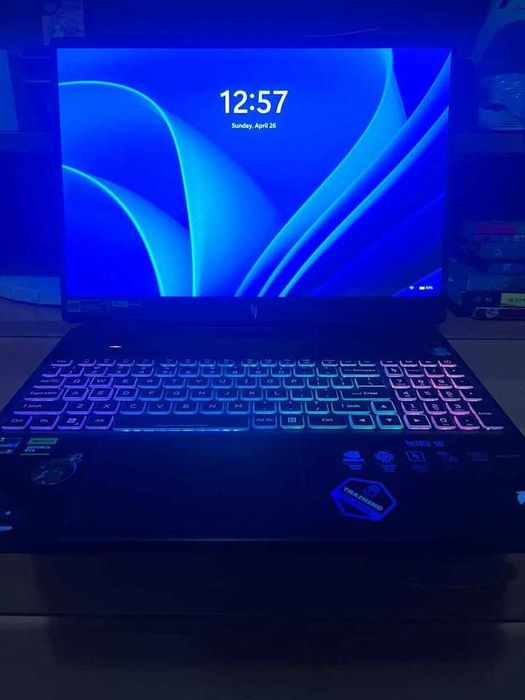 Vând laptop gaming Acer Nitro 16, în stare foarte bună, folosit cu grijă. Laptopul este perfect pentru gaming, editare și utilizare zilnică