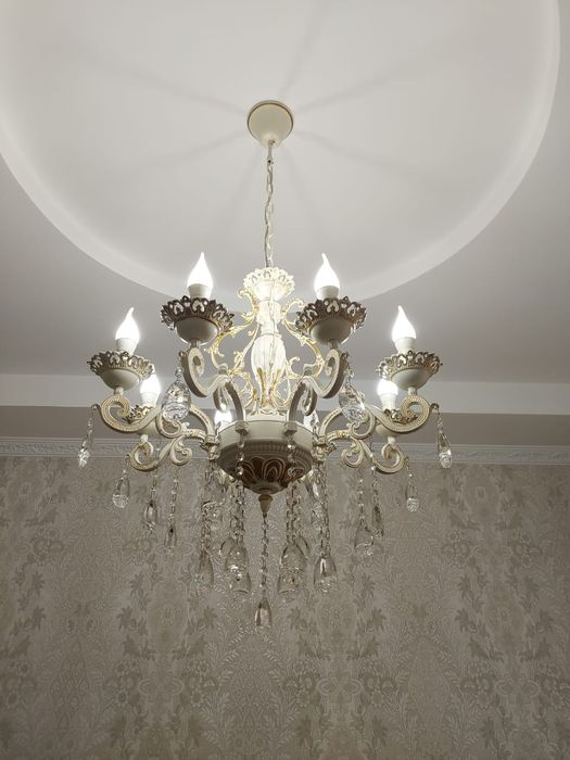 Люстра хрустальная в идеальном состоянии