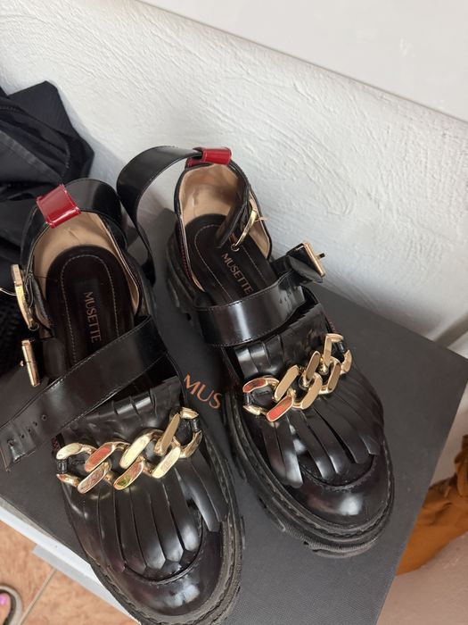 Pantofi decupati cu catarame Musette