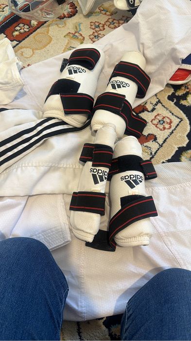 Одежда  тхэквондо перчатки