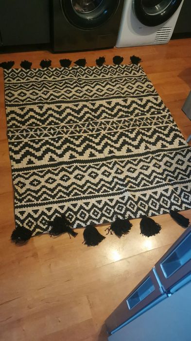 Продавам килими и аптеки и пердета