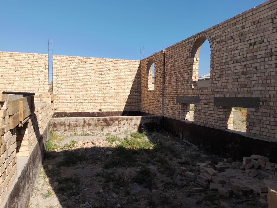 Uchastka sotiladi Yer maydoni 6 sotix   29ta Plita  150ta shefir