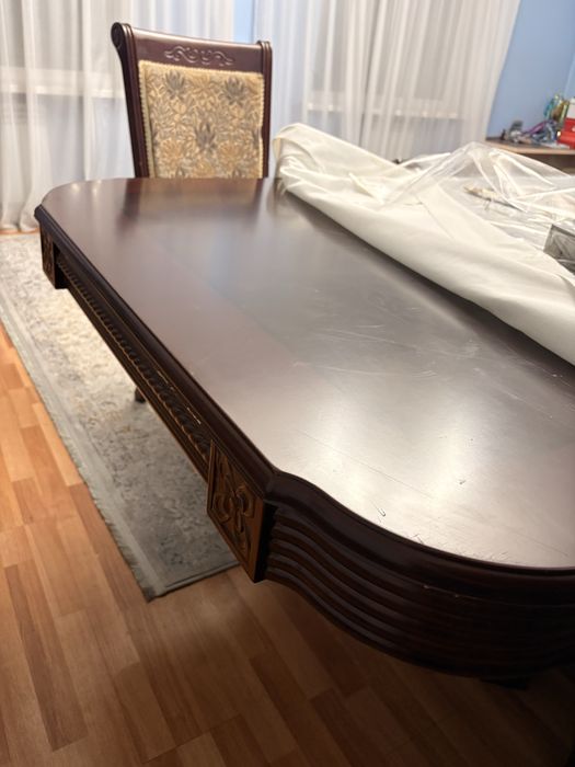 Стол гостиный в отличном состоянии
