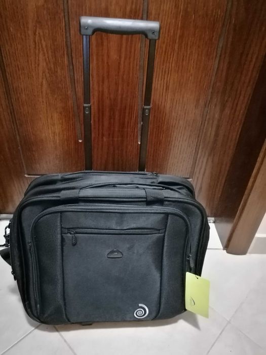 Бизнес чанта с колела