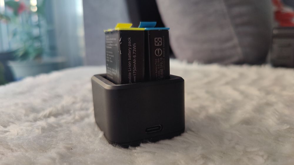 Incărcător dublu Go Pro + 2 baterii