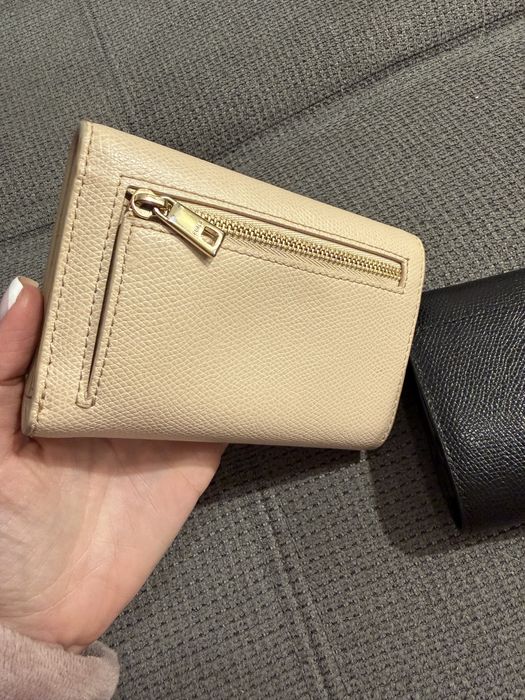 Дамска чанта и потфейли Furla