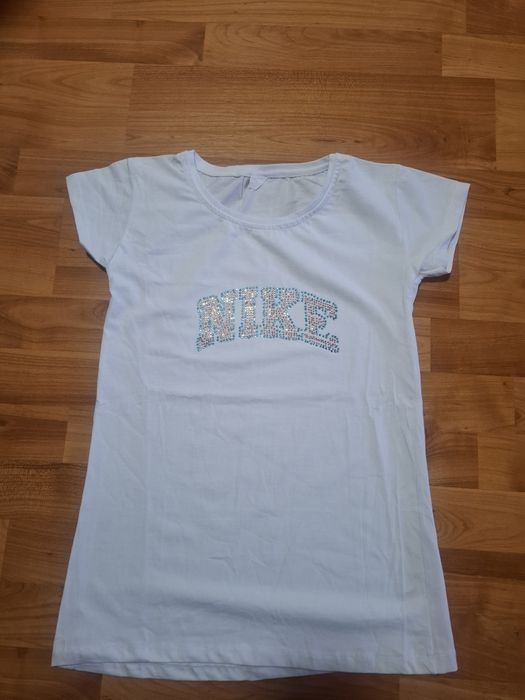 Tricou dama,nou ,fara eticheta,disponibil marimea M sii L