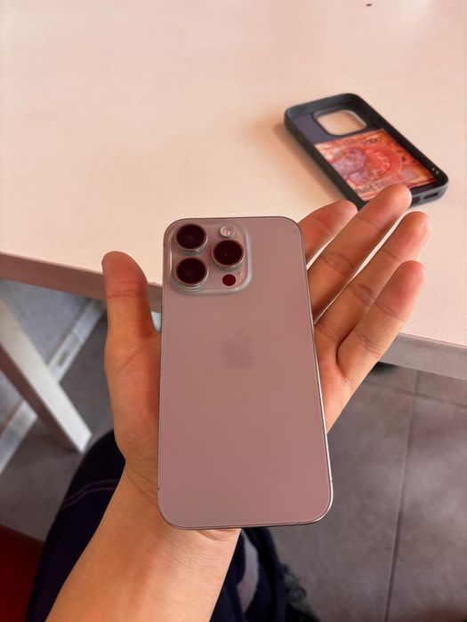 Продам Iphone 15 pro