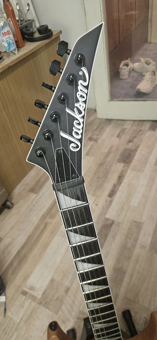 Jackson JS22 + Fender Mustang lt25 + Boss fs-5l footswitch във отлично състояние