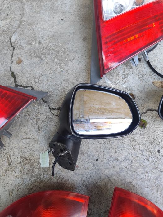 Огледала и десен сто п за honda jazz от 2000 година и нагоре
