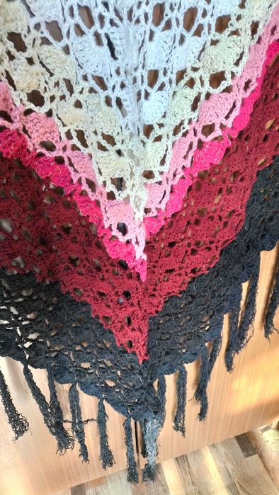 Продам шаль новая большая.