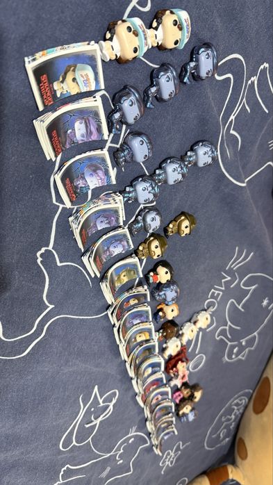 Продам фигурки Kinder Joy ОСД  Stranger things Очень странные дела