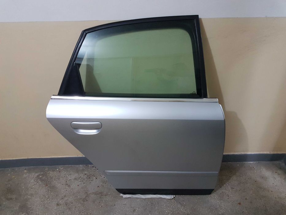 Ușă spate dreapta completă, Audi A4 B6 Sedan, 2001, culoare LY7W, in stare foarte buna, fara rugina, bandourile in stare perfecta