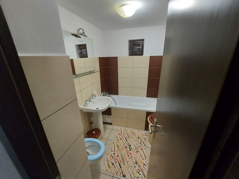 Vand apartament 3 camere