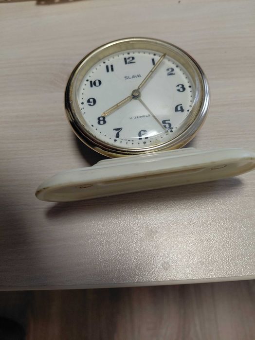 различни часовници всички работещи