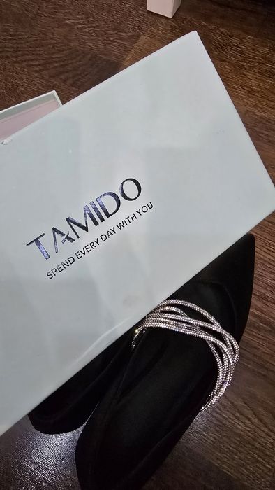 Продам туфли черные на низком каблуке