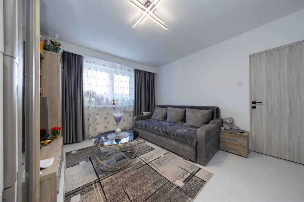 Vand apartament 3 camere