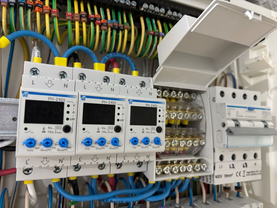 Электромонтажник