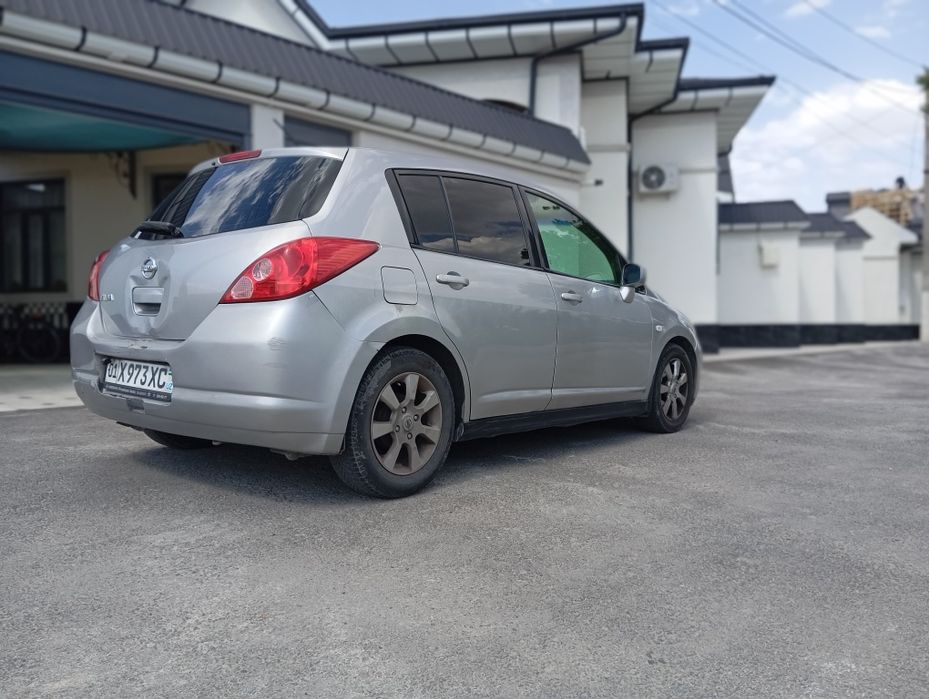 Nissan tida 1.6 2006 yil seriy maksimum 300$ li ishi bor narxi 5500$