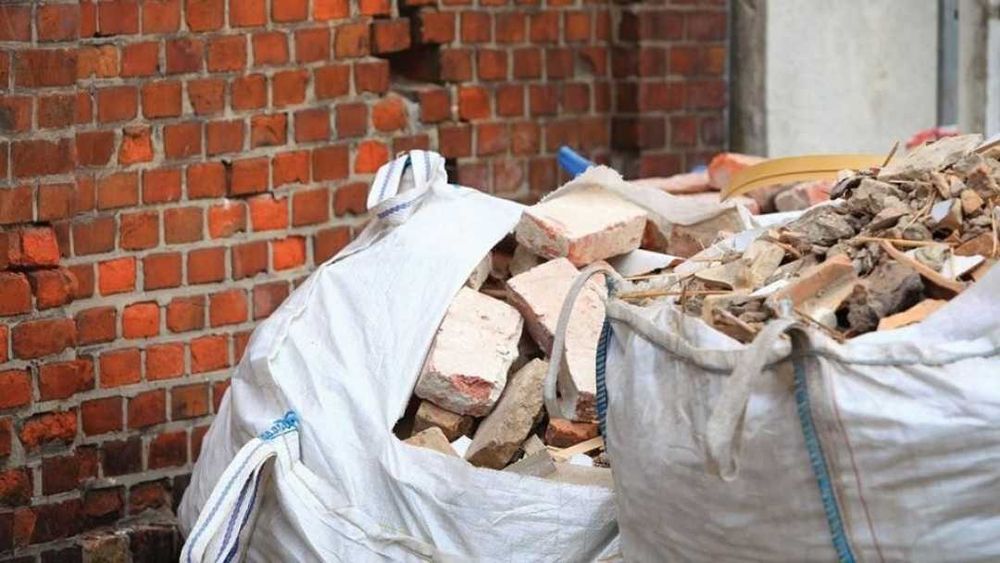 Извършване на почистващи дейности