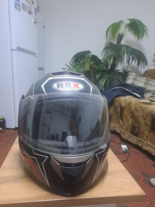 Продам каску в хорошем состоянии