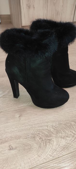 Дамски боти с пух
