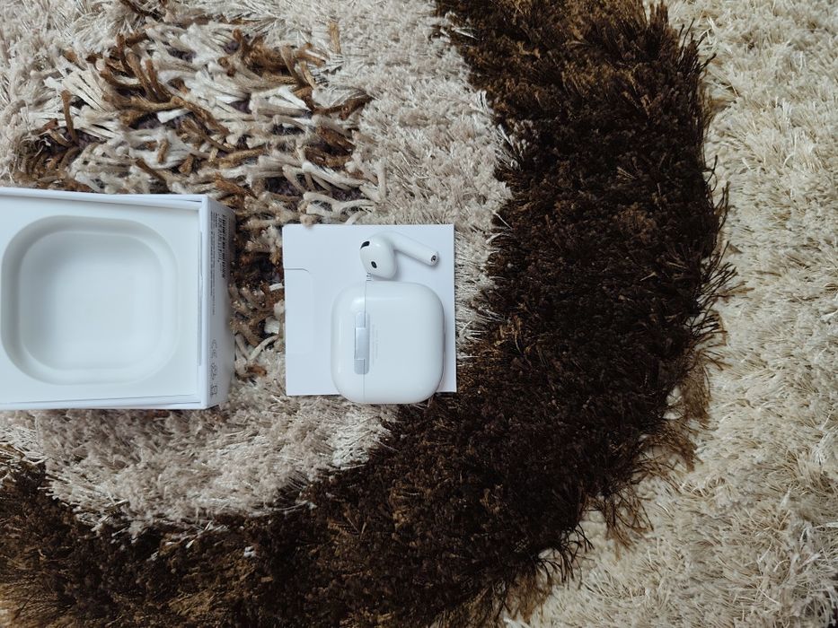 Vând AirPods 4 noi