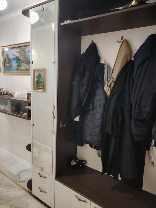 Прихожая продам.