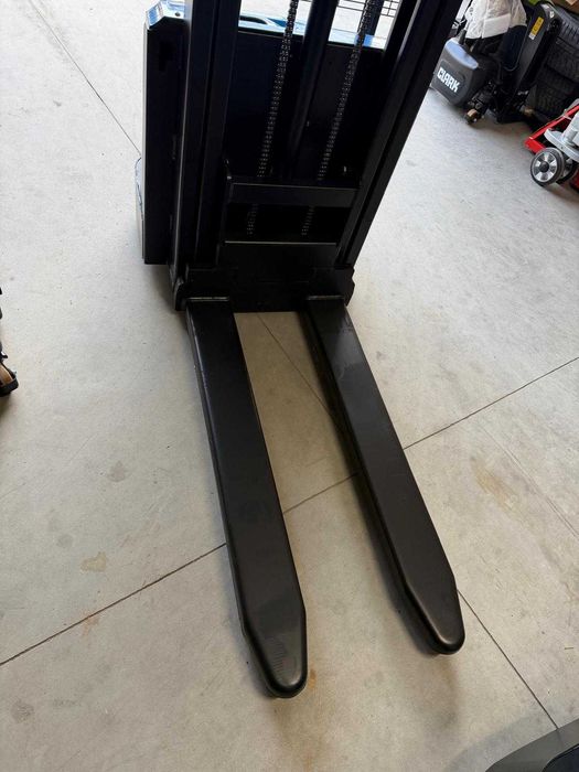 Transpaleta electrica Liza electrica cu catarg 1500kg VALLIFT