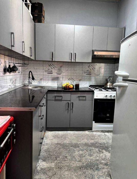 Продаётся 2 комнатная квартира на массиве ялангач экобазар