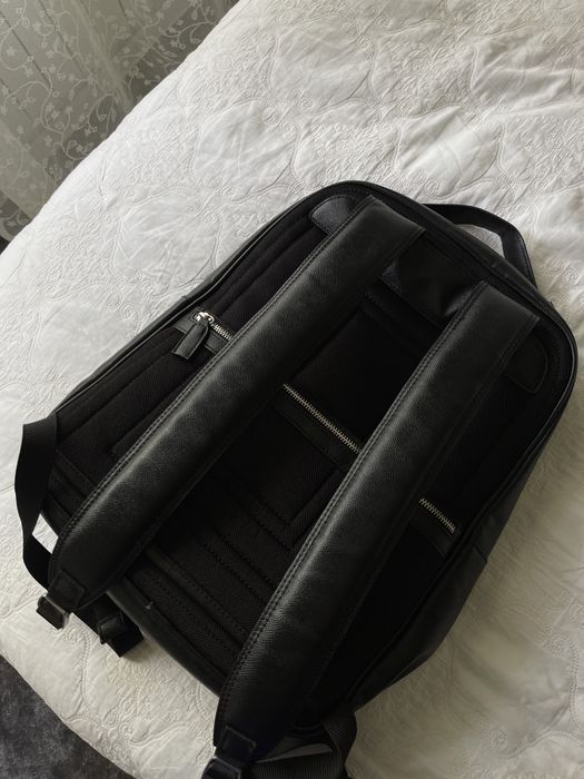 Минималистичный кожаный рюкзак