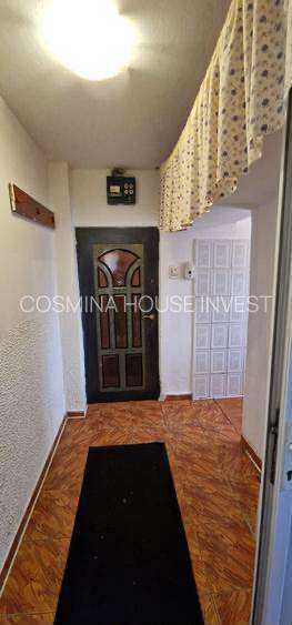 Apartamentul este la parter , ne decomandat , cu 2 camere + bucatarie