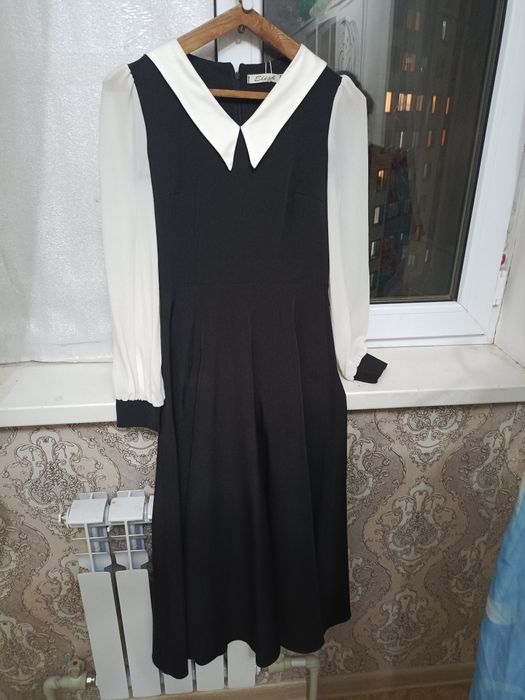 Платье школьное с белым воротником