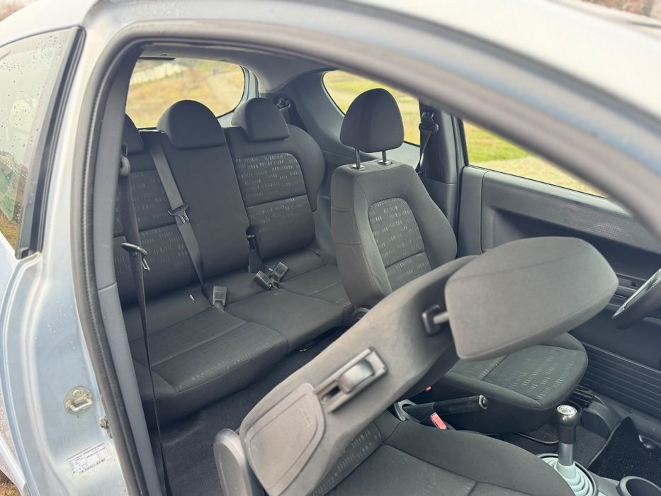 Vând Mitsubishi colt