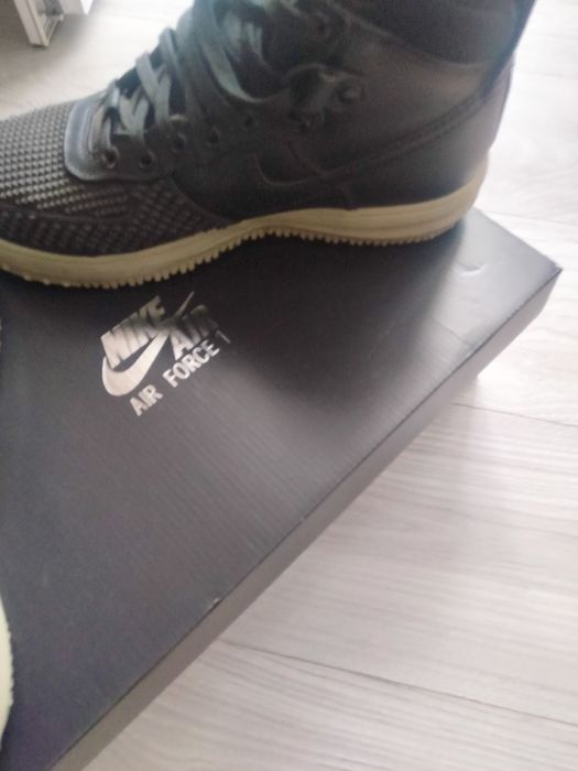 Vând Adidași că și noi